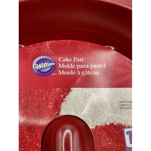 Wilton Non-Stick Cake Pan & Holiday Mini Cutter Set - Picture 4 of 10